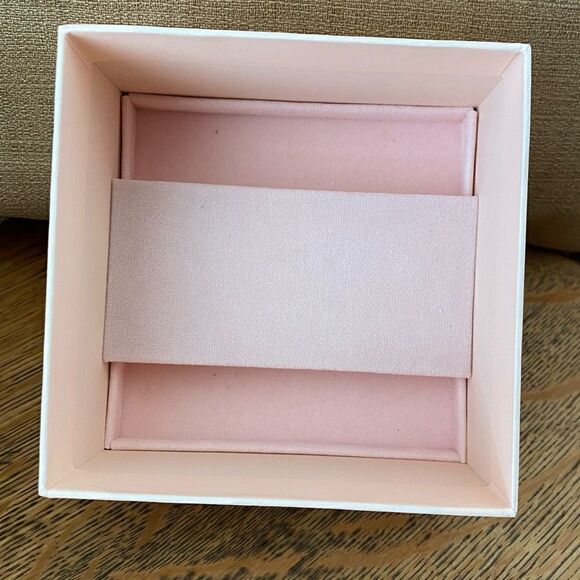 Dannijo Sakora Lavender /Pearl Discs Gold Toned Hoop Post Earrings w/Box. New! - Picture 6 of 6